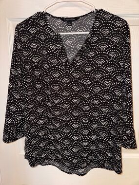41 Hawthorn Black & White Scallop Dot V-Neck Tunic